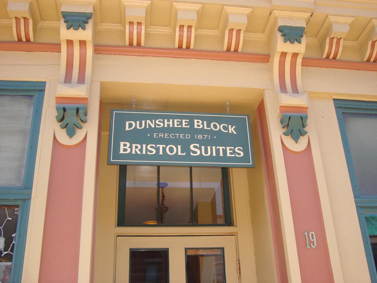 Bristol Suites 2*